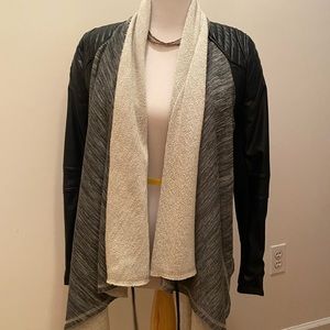 BLANK NYC jacket with faux leather/inner stretch sleeves size M. Zipper detail